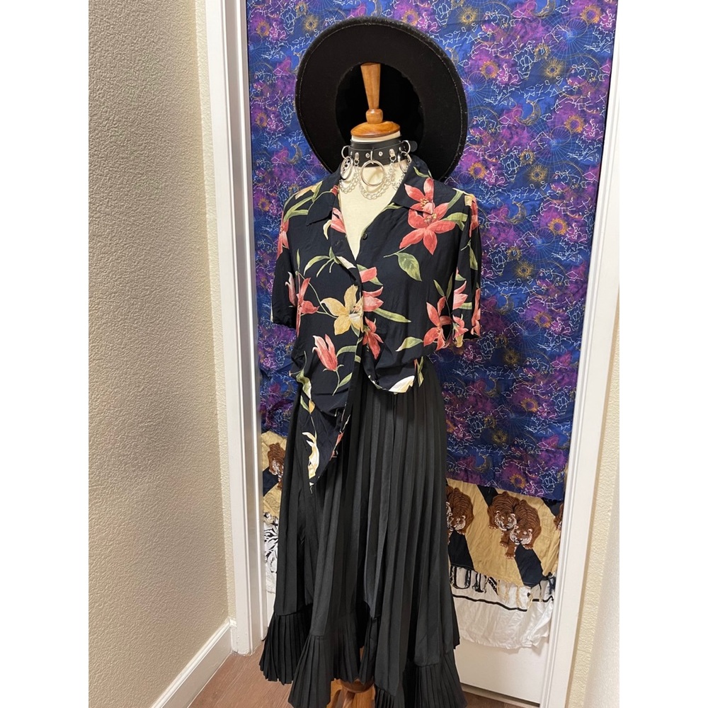 🌈 Amazing Vintage dark floral top - Picture 11 of 11